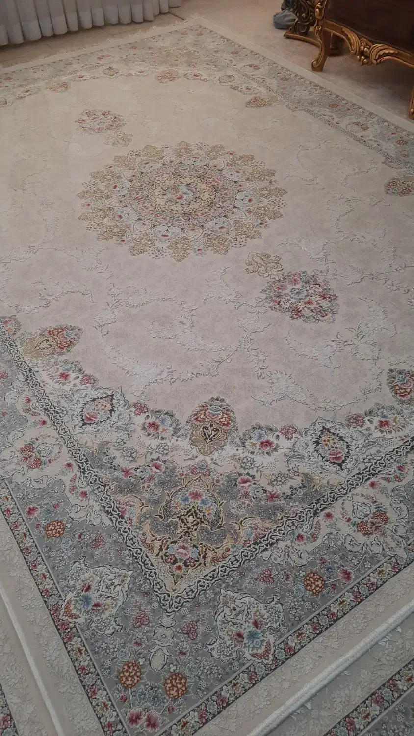 فرش ۱۲۰۰شانه تراکم ۳۶۰۰ تعداد۴تخته زمینه کرم|فرش|قرچک, زیبا شهر|دیوار