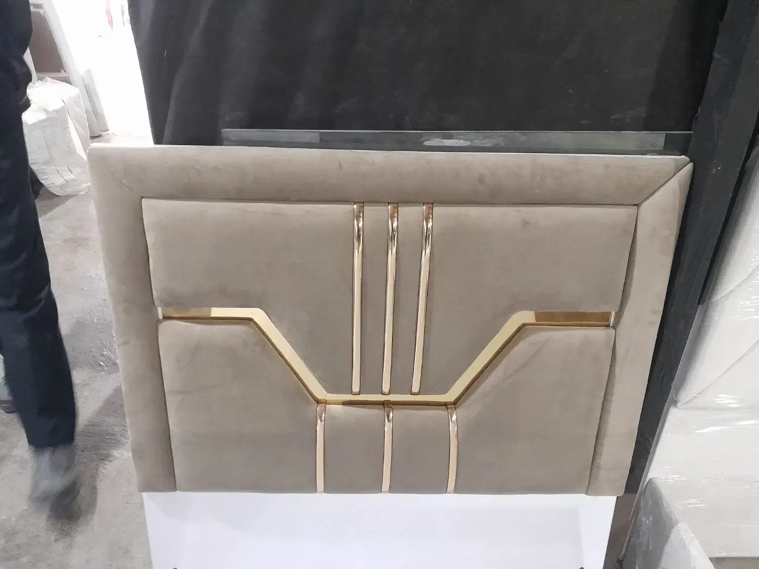 تخت تکنفره لمسه خور باکس دار|تخت و سرویس خواب|همدان, |دیوار