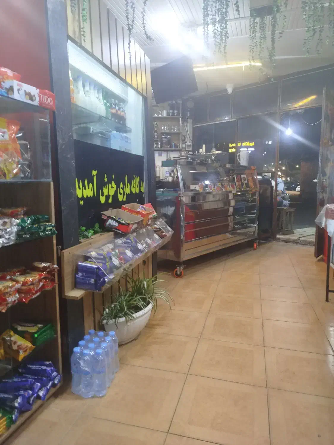 کاردر کافه|استخدام خدمات فروشگاه و رستوران|رشت, کوی حسینی|دیوار