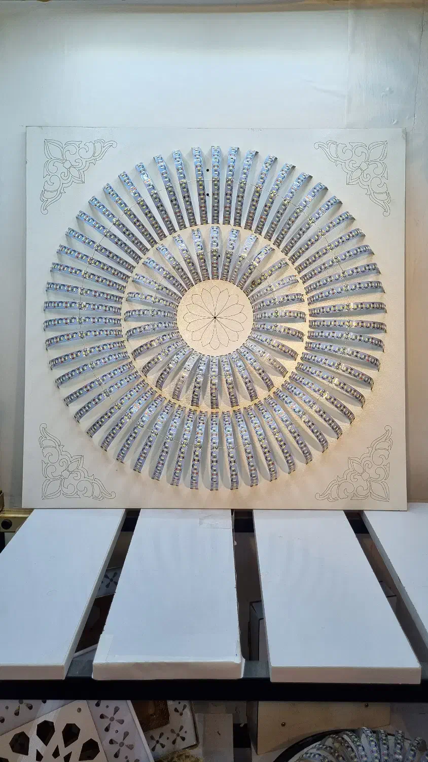 چراغ دست ساز|لامپ و چراغ|قم, چهل درخت‎|دیوار