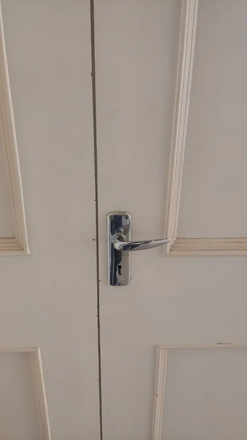 درب چوبی دولنگه با چارچوب فلزی|مصالح و تجهیزات ساختمان|اصفهان, عسگریه|دیوار