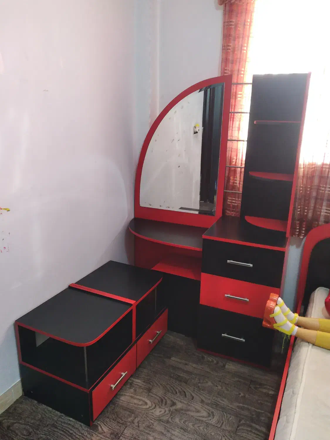 سرویس خواب|تخت و سرویس خواب|سنگر, |دیوار