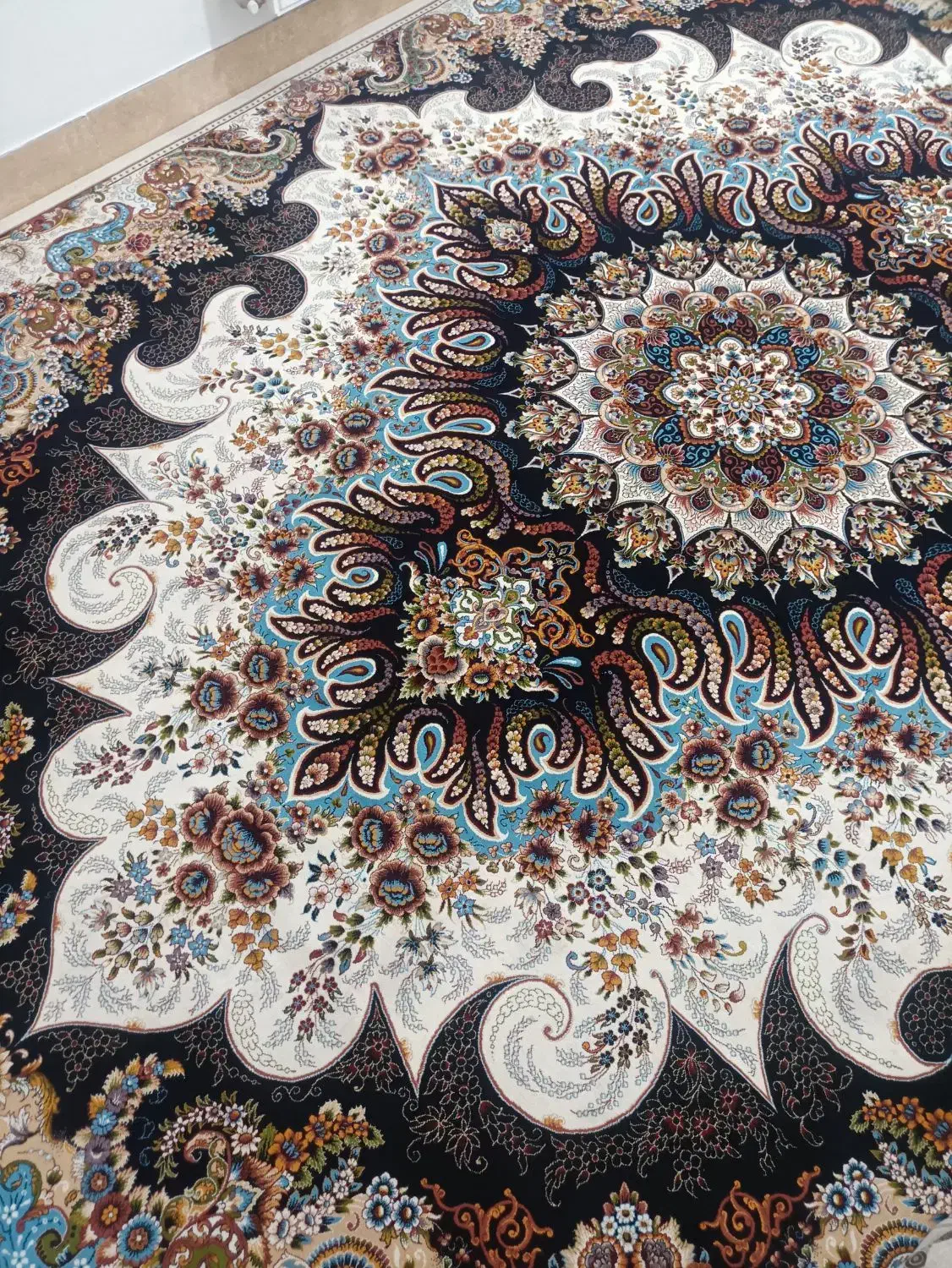 دوعدد فرش ۶متری ۷۰۰ شانه|فرش|زاهدان, |دیوار