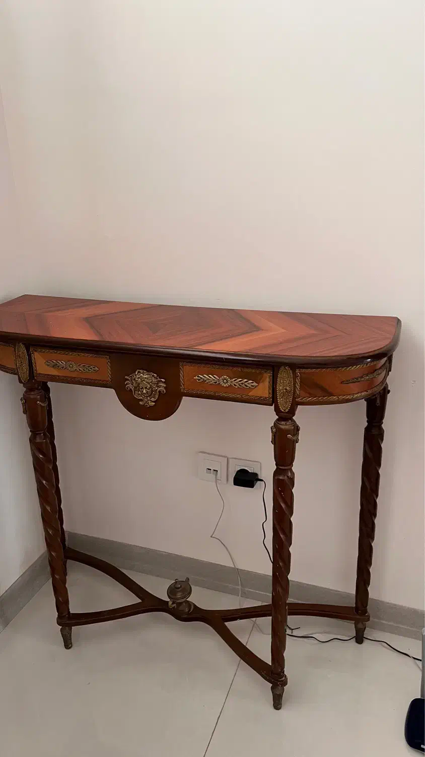 میز کنسول همراه با ایینه|بوفه، ویترین، کنسول|بجنورد, |دیوار