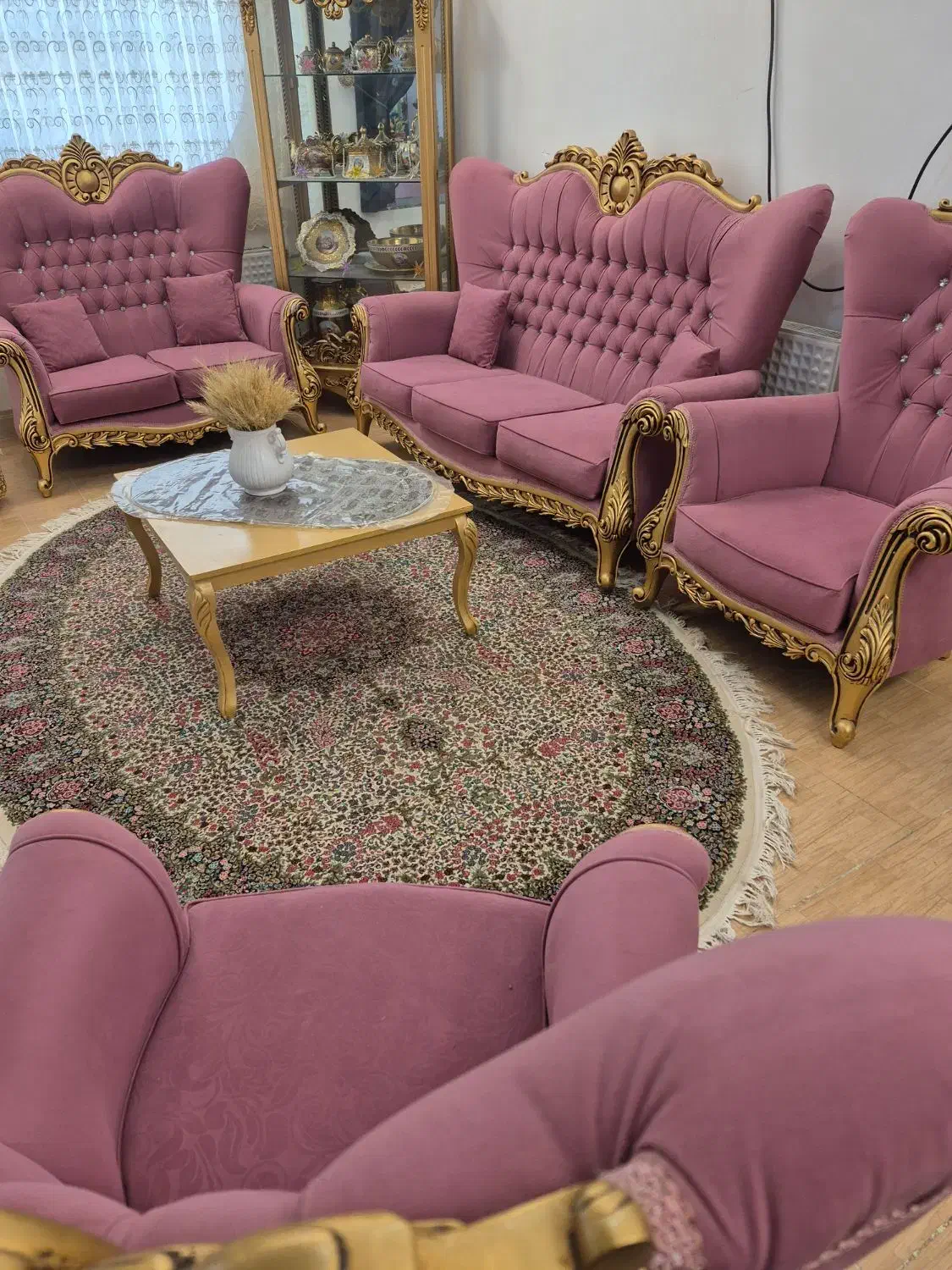 مبل ۷نفره سلطنتی|مبلمان خانگی و میز عسلی|بافق, |دیوار