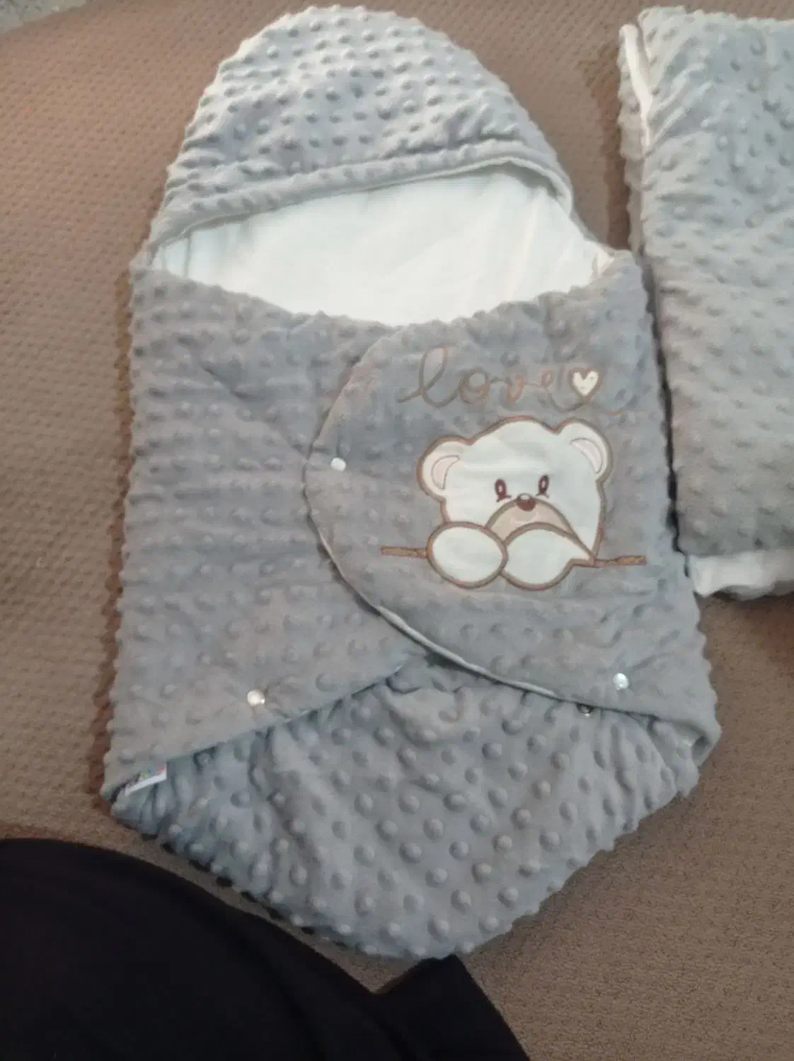 آغوشی ولباس نوزادی|کفش و لباس بچه|کوهنانی, |دیوار