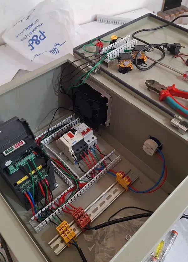 برقکار برق صنعتی،برق ساختمان، انجام کلیه تعمیرات|خدمات پیشه و مهارت|کرمانشاه, |دیوار