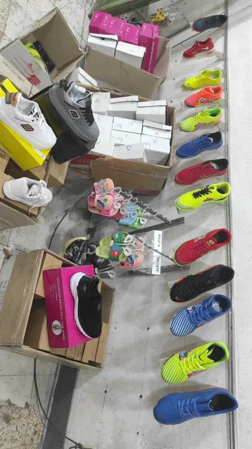 کفش اسپورت و فوتبالی|کیف، کفش، کمربند|اصفهان, خرم|دیوار