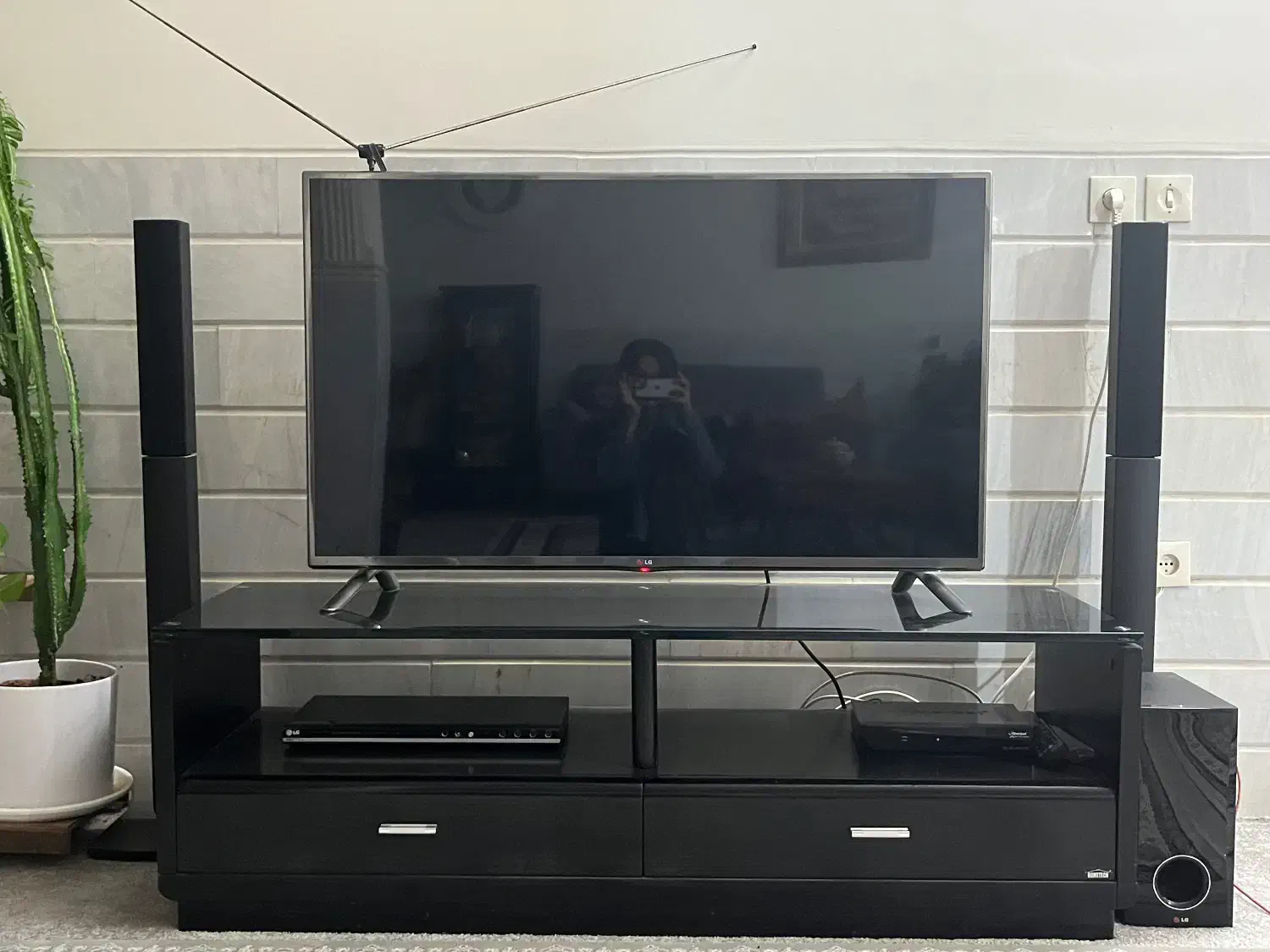 تلویزیون ال ای دی ال‌جی ۴۲ اینج|تلویزیون و پروژکتور|محلات, |دیوار