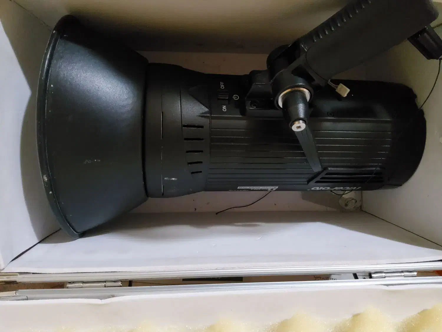 فلاش پرتابل نایس فوتو NiceFoto flash 680A|دوربین عکاسی و فیلم‌برداری|شیراز, معالی‌آباد|دیوار