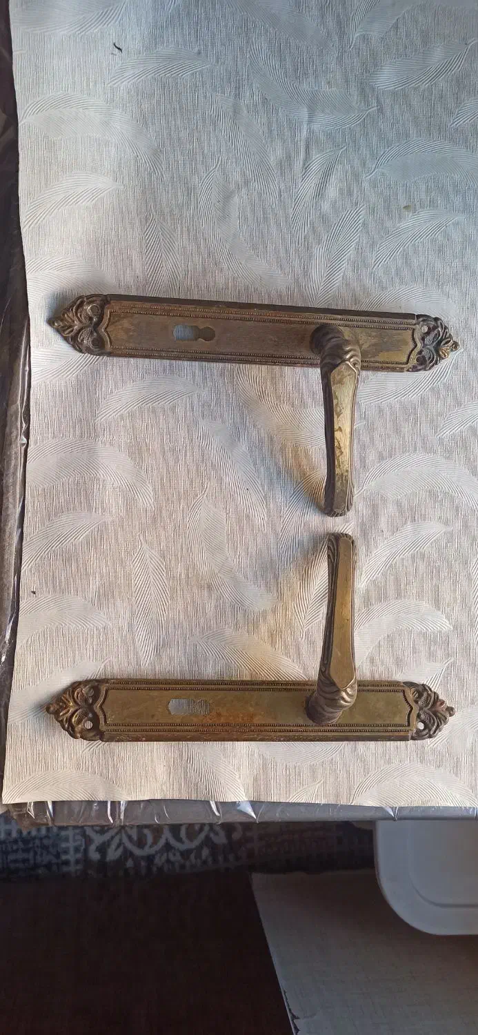 دستگیره در خیلی قدیمی.از جنس برنج|کلکسیون اشیاء عتیقه|اشتهارد, |دیوار