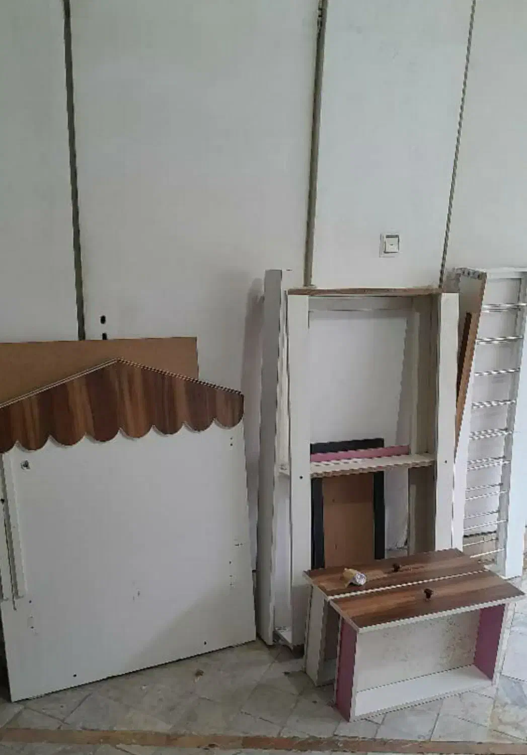 کمد و پاتختی بچه|اسباب و اثاث بچه|صومعه‌سرا, |دیوار