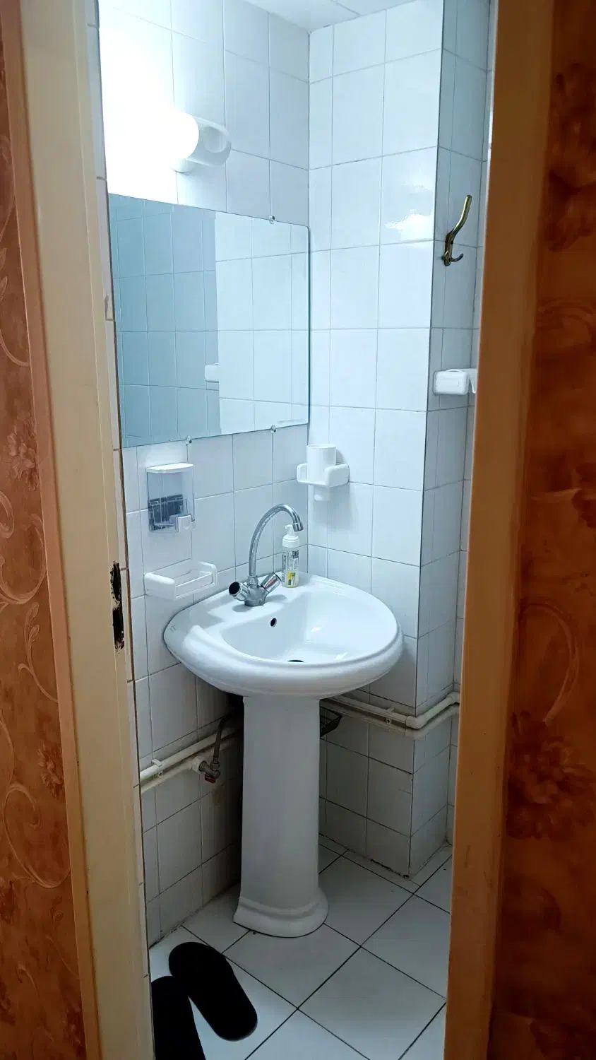 کاسه روشویی ۲ عدد  به همراه آینه جای حوله مایع ...|لوازم سرویس بهداشتی|سنندج, |دیوار