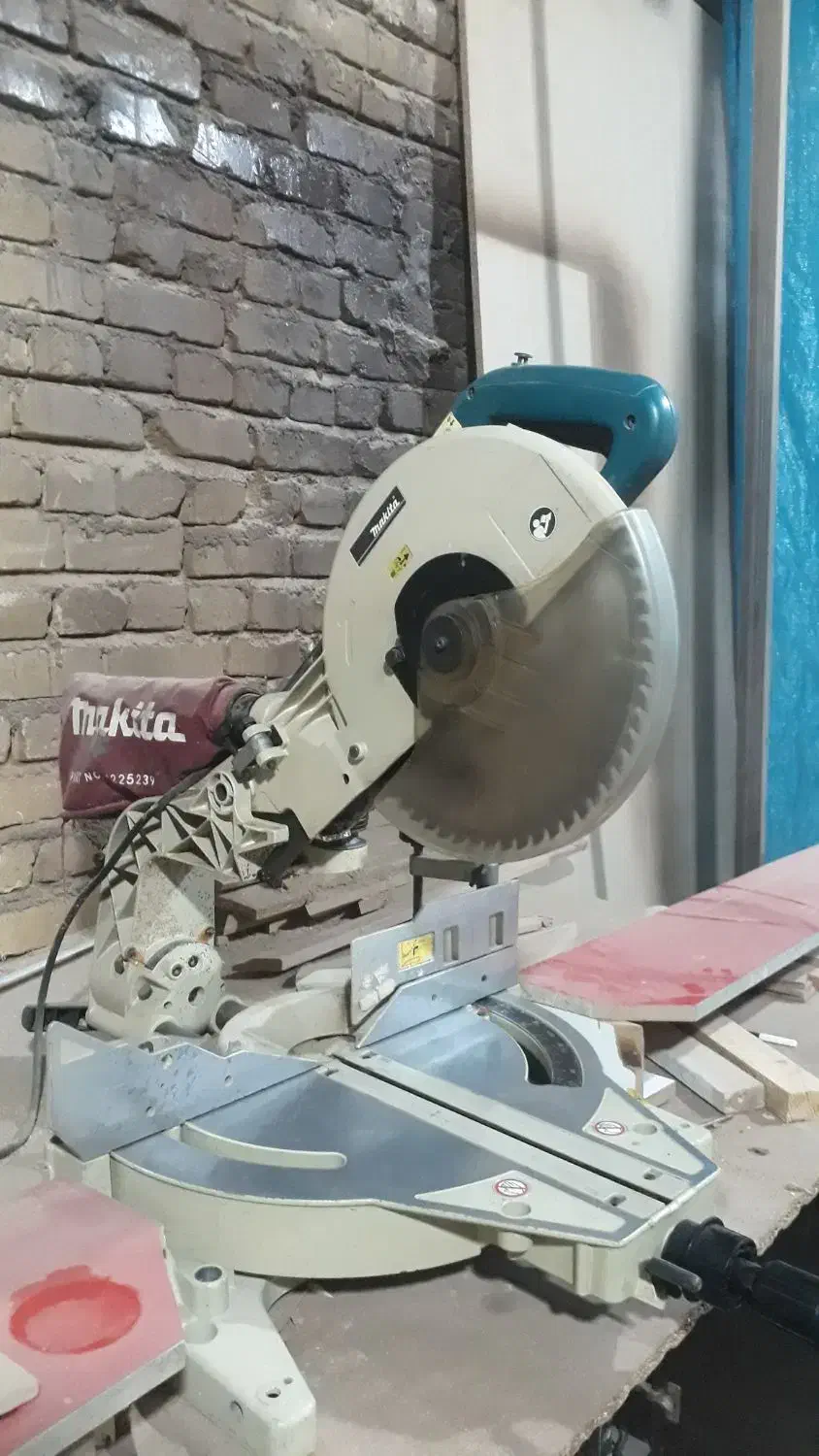 اره فارسی بر|ابزارآلات|یزد, |دیوار