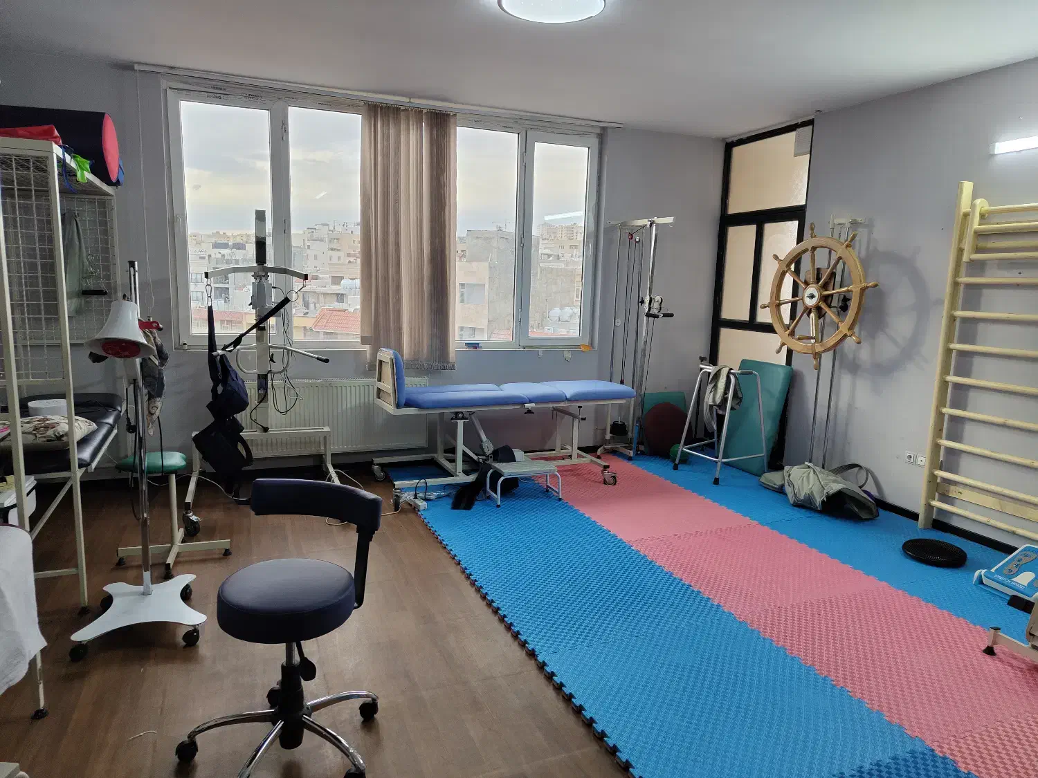 واگذاری کامل کلینیک توانبخشی|دفتر کار|صدرا-فارس, فاز ۱|دیوار