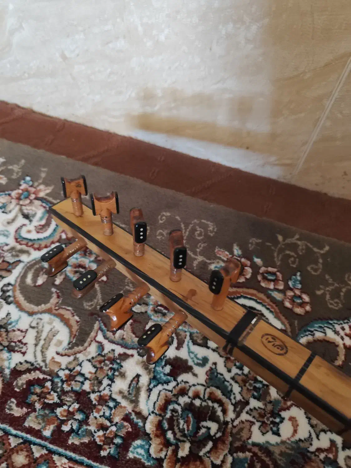 ساز محلی قوپوز(عاشیقی)|سازهای سنتی|ابهر, |دیوار