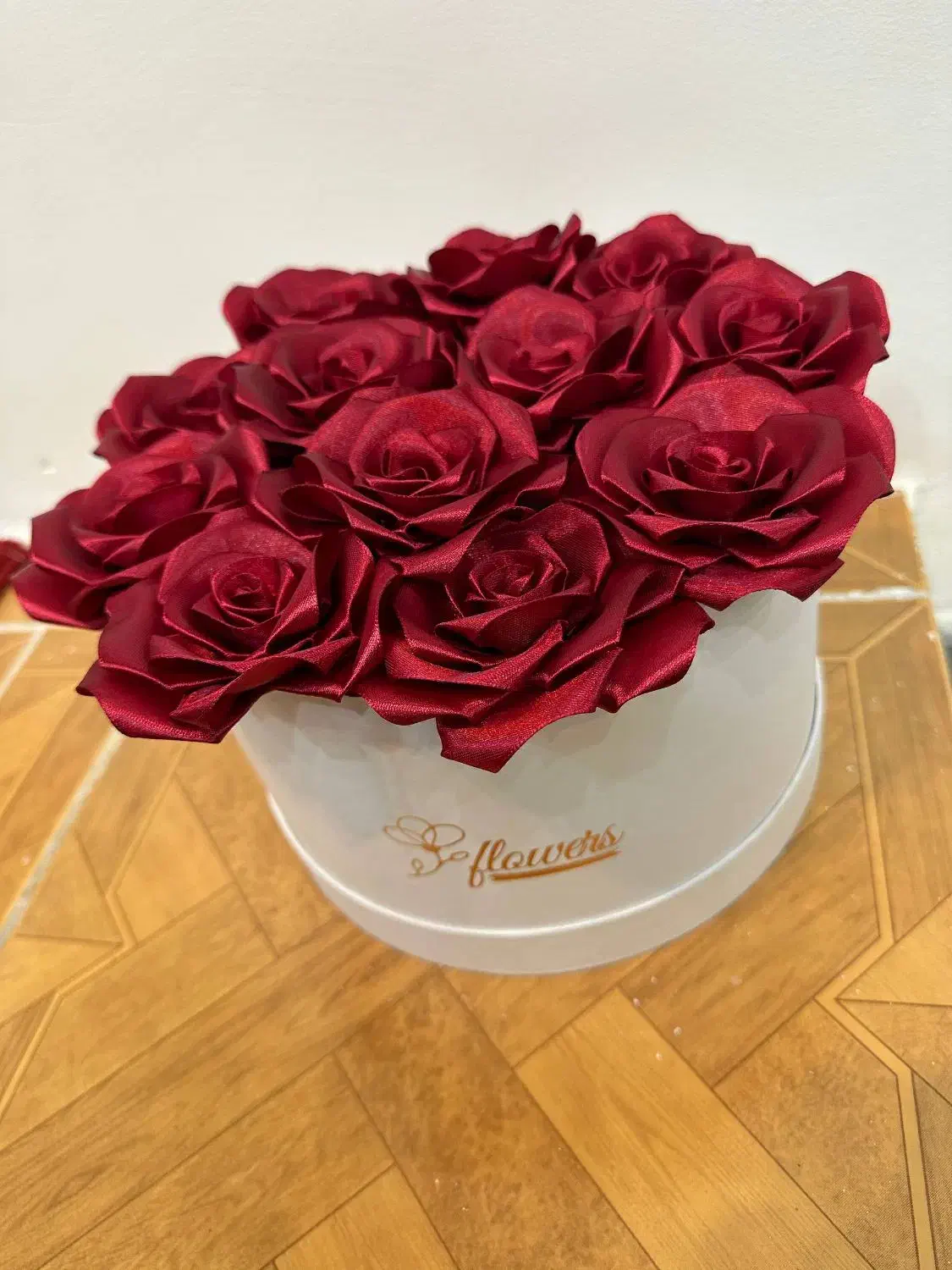 باکس گل 12شاخه زرشکی|گل مصنوعی|ایلام, |دیوار