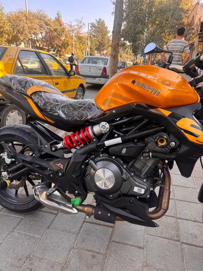 بنلی طلایی در در حد صفر|موتورسیکلت|نیشابور, امام خمینی|دیوار