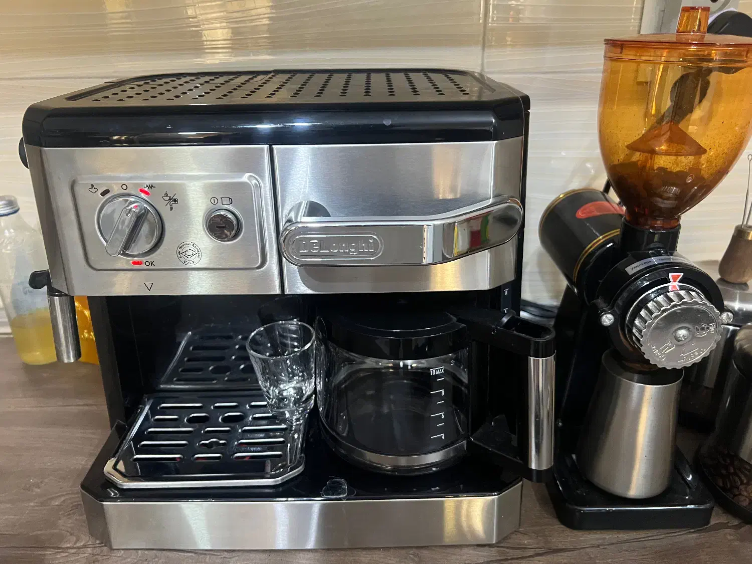 دستگاه قهوه ساز دلونگی با اسیاب|سماور، چایساز، قهوهساز|بروجرد, |دیوار