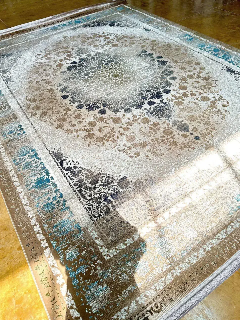 ۷۰۰شانه. افسانه بژ وینتیج ۲۵۵۰تراکم جدید|فرش|صدرا-فارس, باغشهر گلبهار صدرا|دیوار