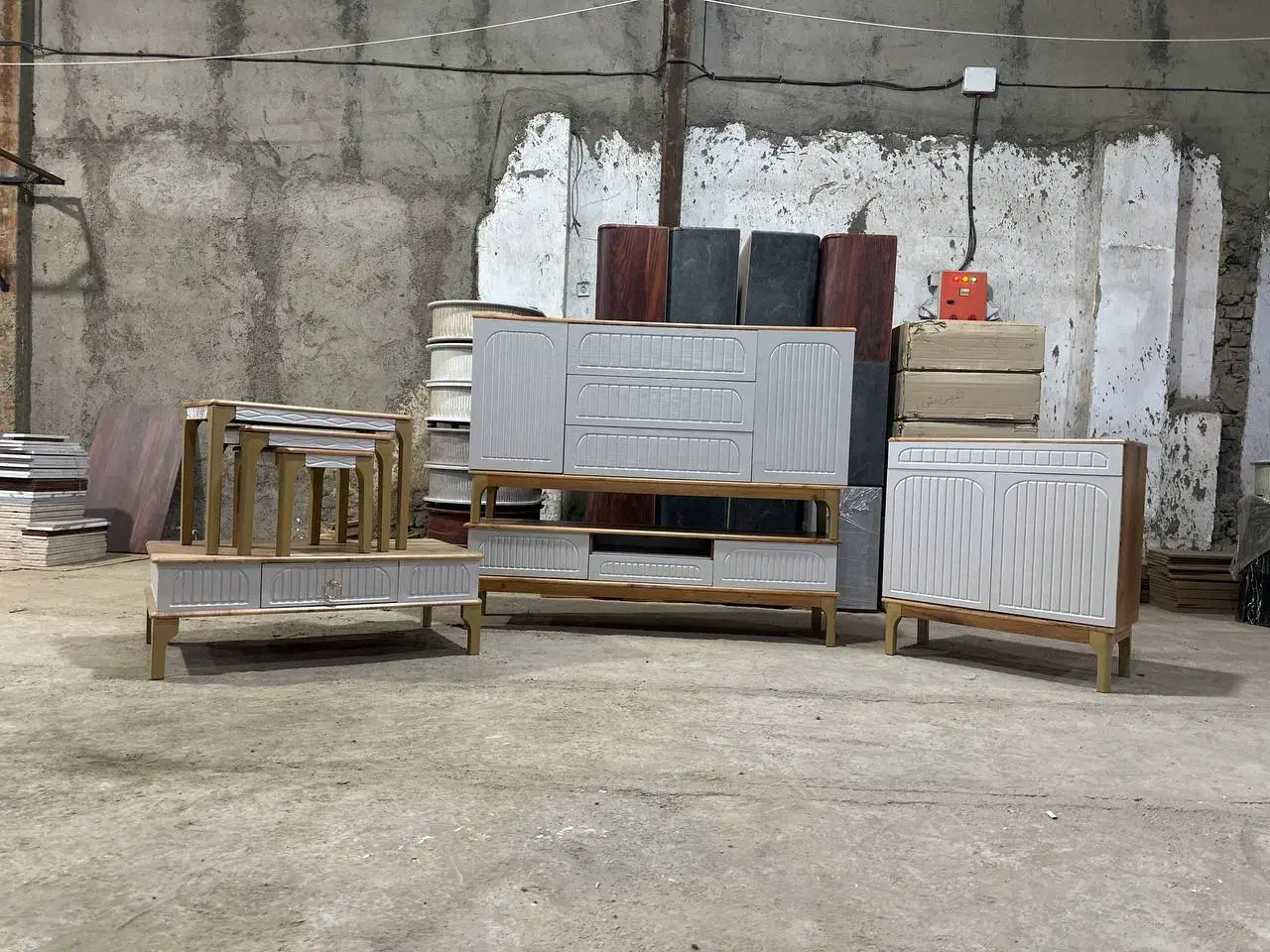 میز تلوزیون و اینه کنسول جاکفشی و جلومبلی لرغوان|میز تلویزیون|چهاردانگه (تهران), |دیوار