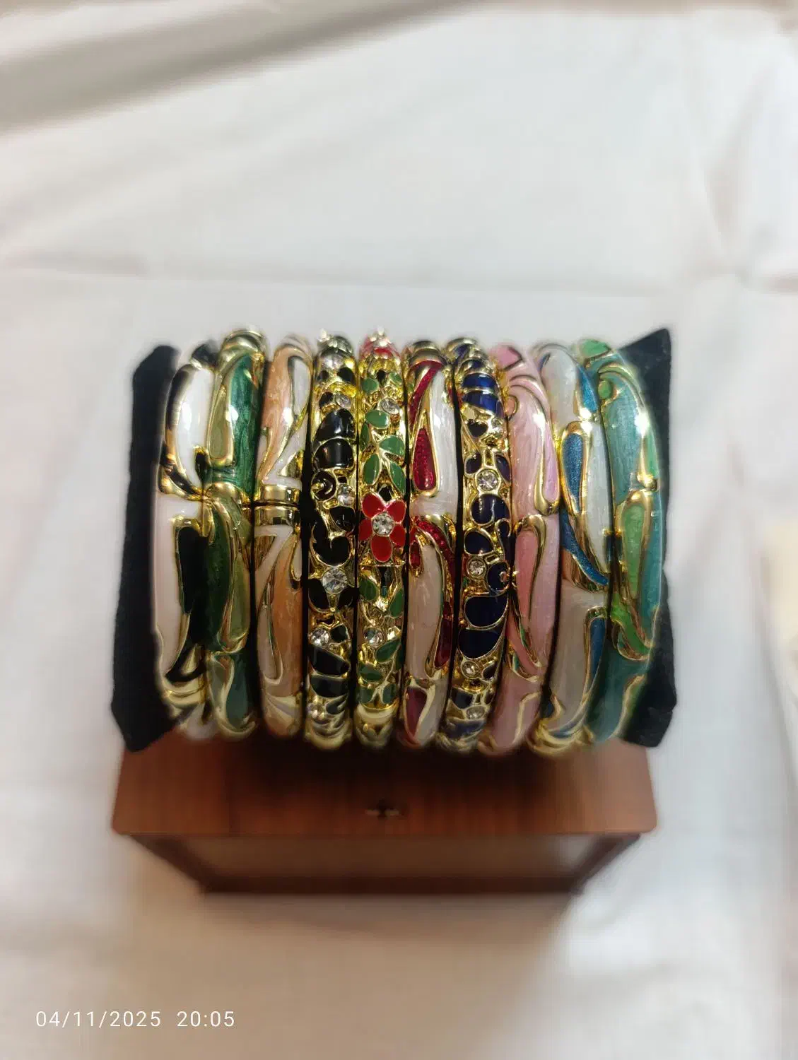 انواع اکسسوری رنگ ثابت و ضد حساسیت|بدلیجات|کرج, حصار سرجوب|دیوار