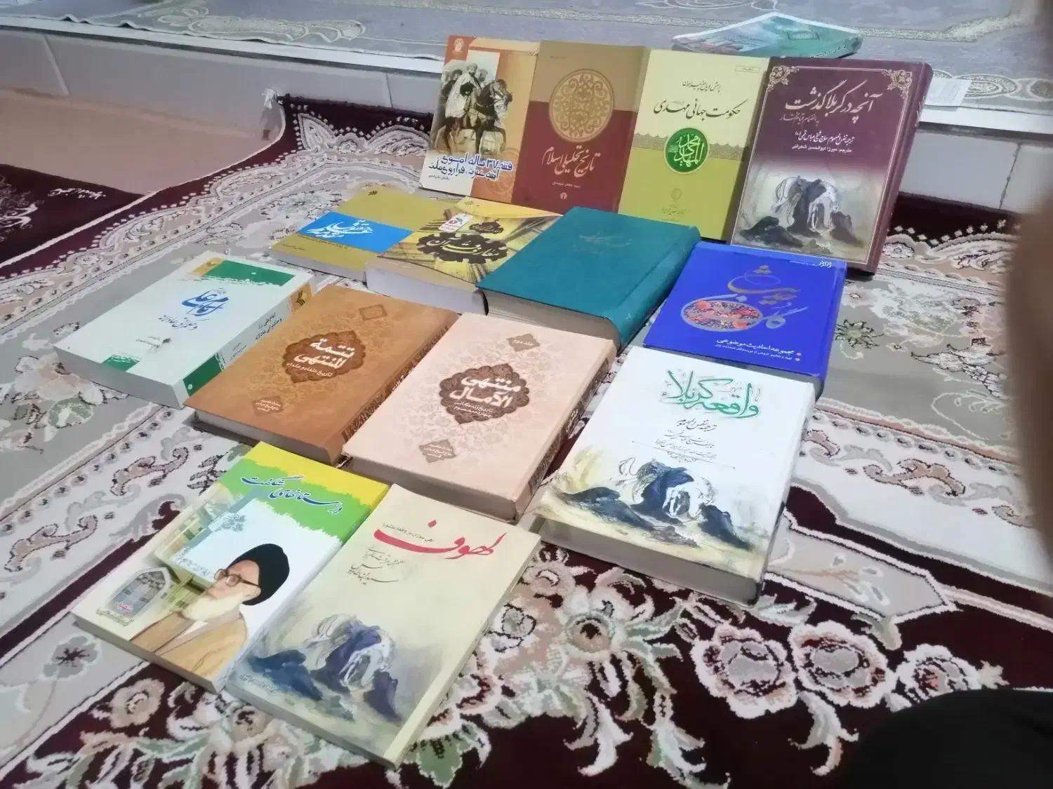 کتاب های مذهبی به علت تقیرمکان زیرقیمت|کتاب و مجله مذهبی|قم, کلهری|دیوار