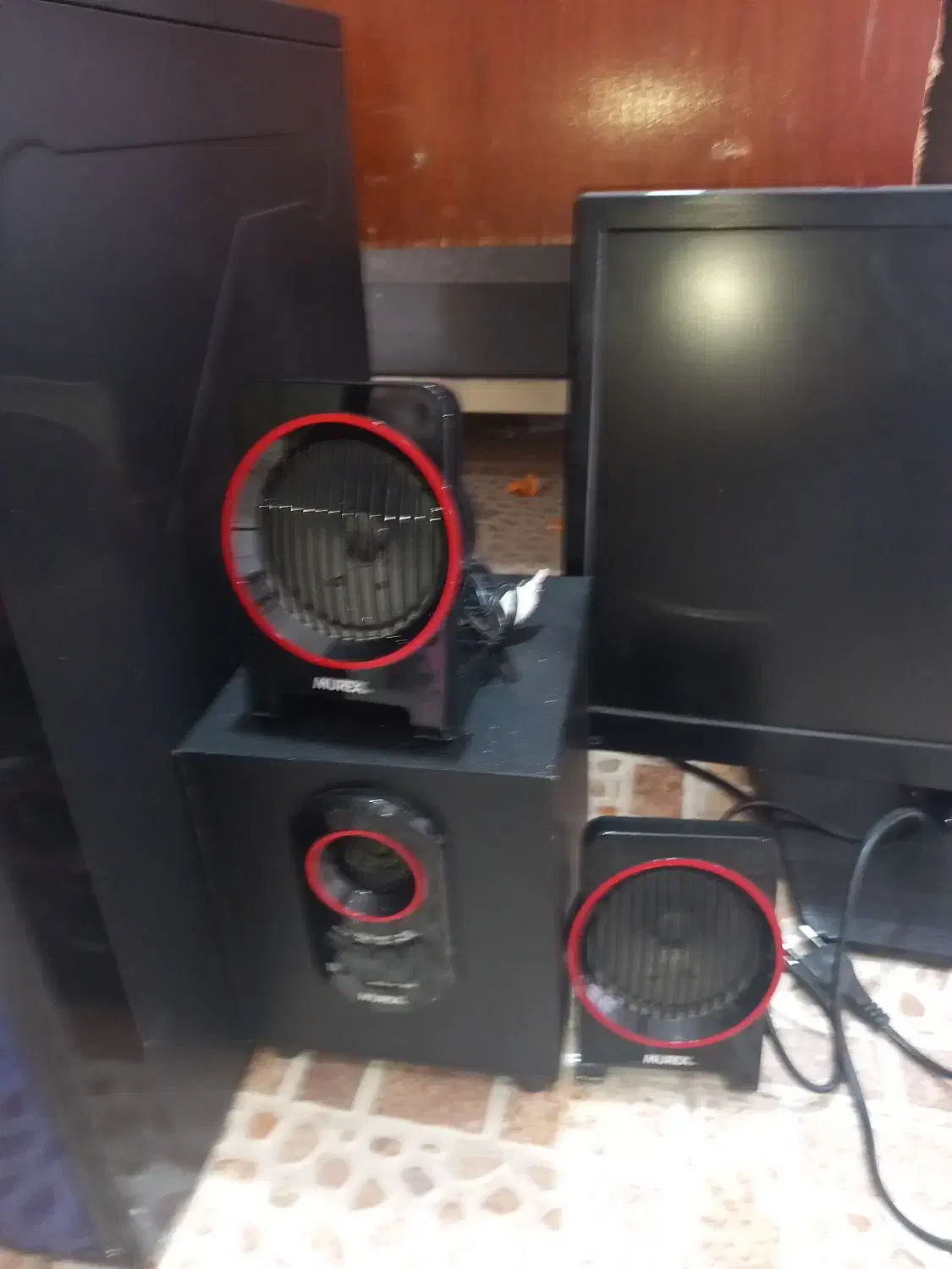 کامپیوتر رومیزی|رایانه رومیزی|الشتر, |دیوار