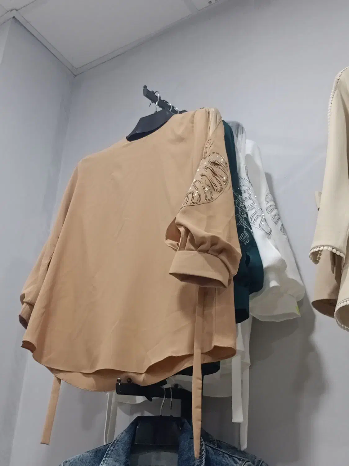 لباس زنانه|لباس|سبزوار, هویزه|دیوار