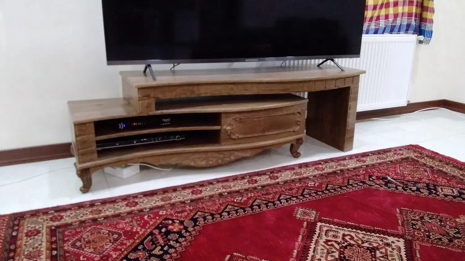 میز تلویزیون بسیار تمیز  در حد نو|میز تلویزیون|زند, |دیوار