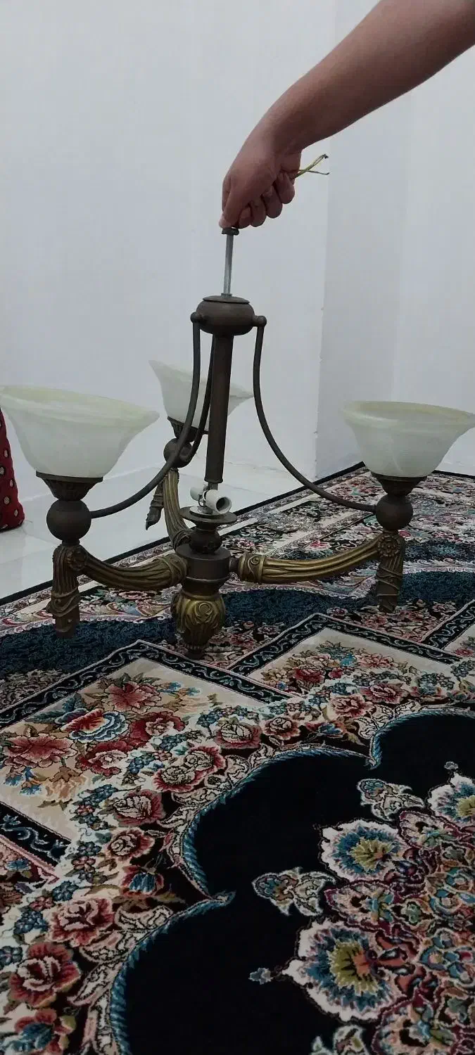 لوستر|لوستر و چراغ آویز|گلستان (تهران), |دیوار