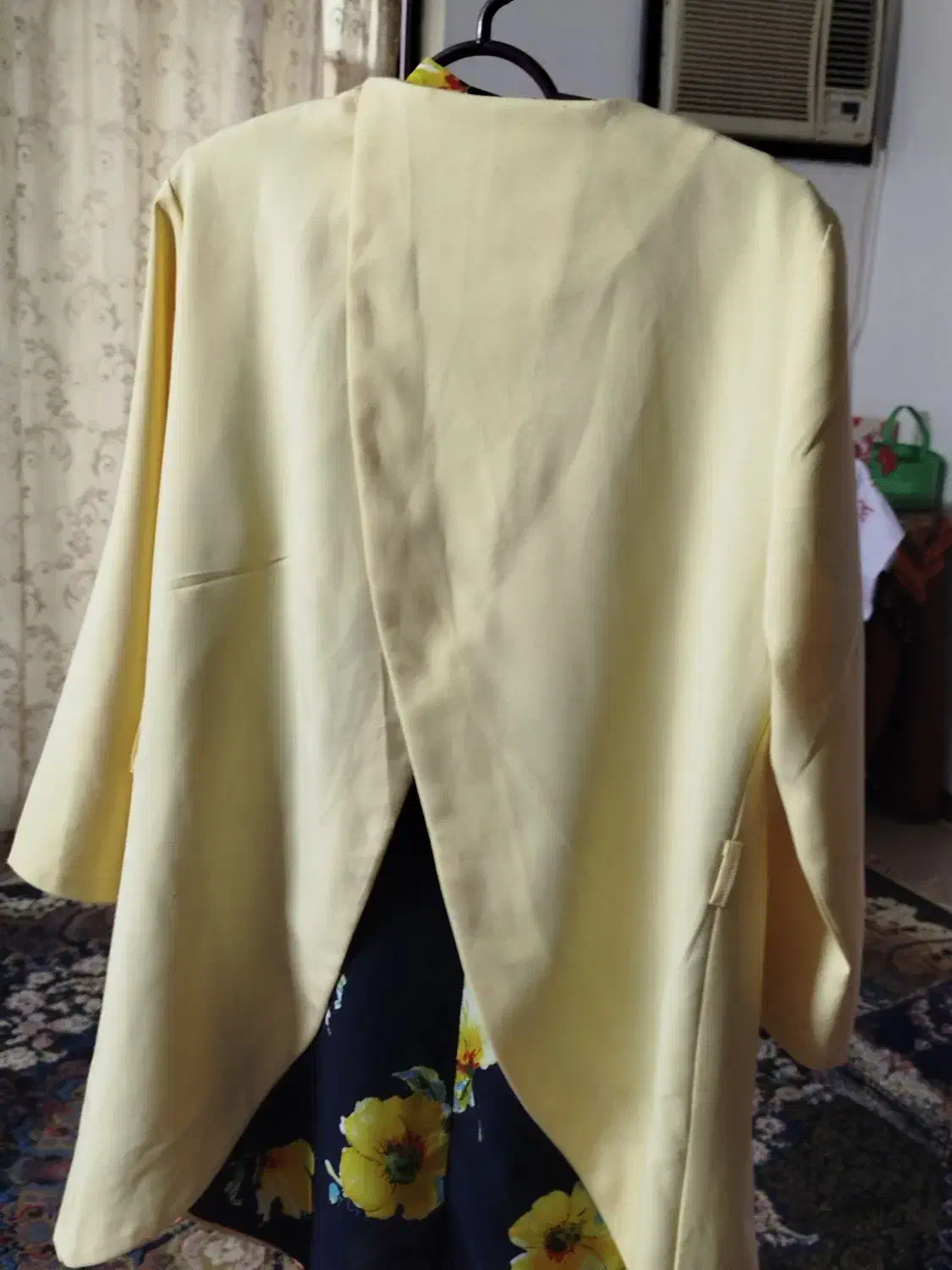 فقط پالتو ۴۰۰هزلر تومن|لباس|نور, |دیوار