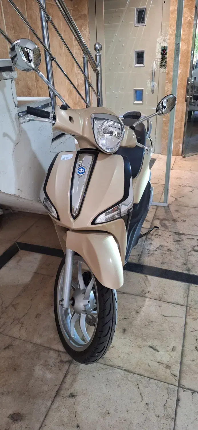 لیبرتی پیاجیو|موتورسیکلت|تهران, نیروی هوایی (پیروزی)|دیوار