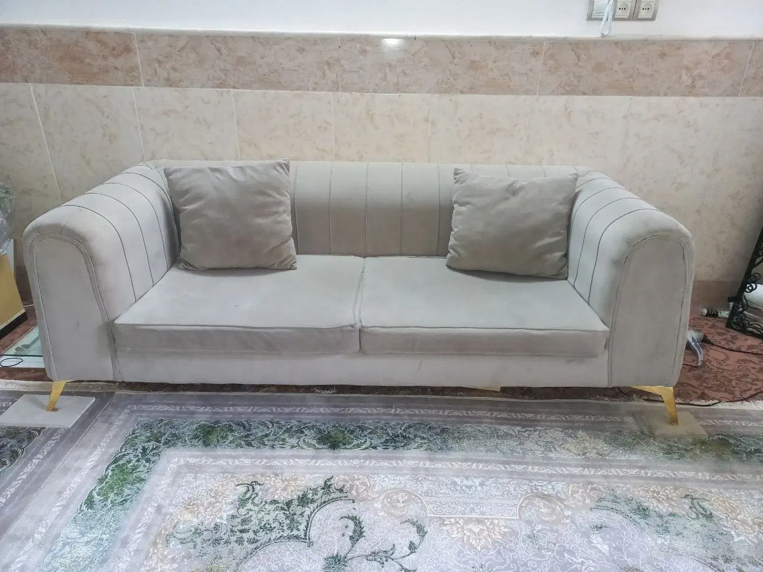 یک عدد کاناپه چستر|مبلمان خانگی و میز عسلی|قنوات, |دیوار