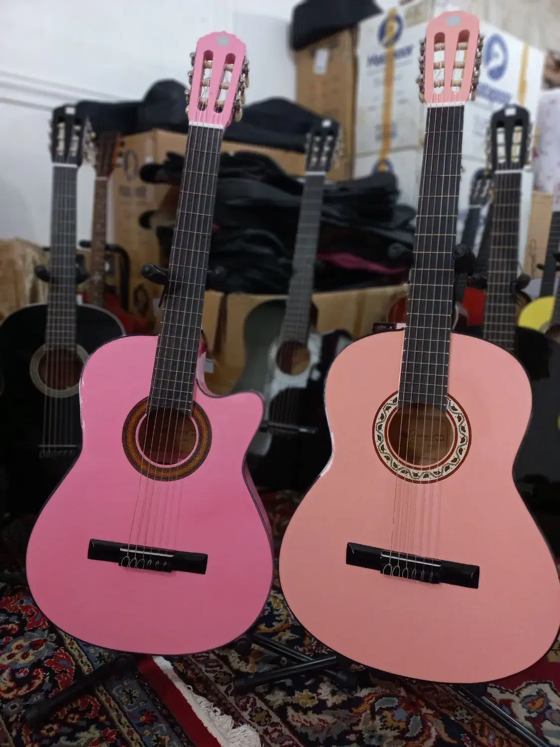 انواع گیتار کلاسیک|گیتار، بیس، امپلیفایر|خلخال, |دیوار