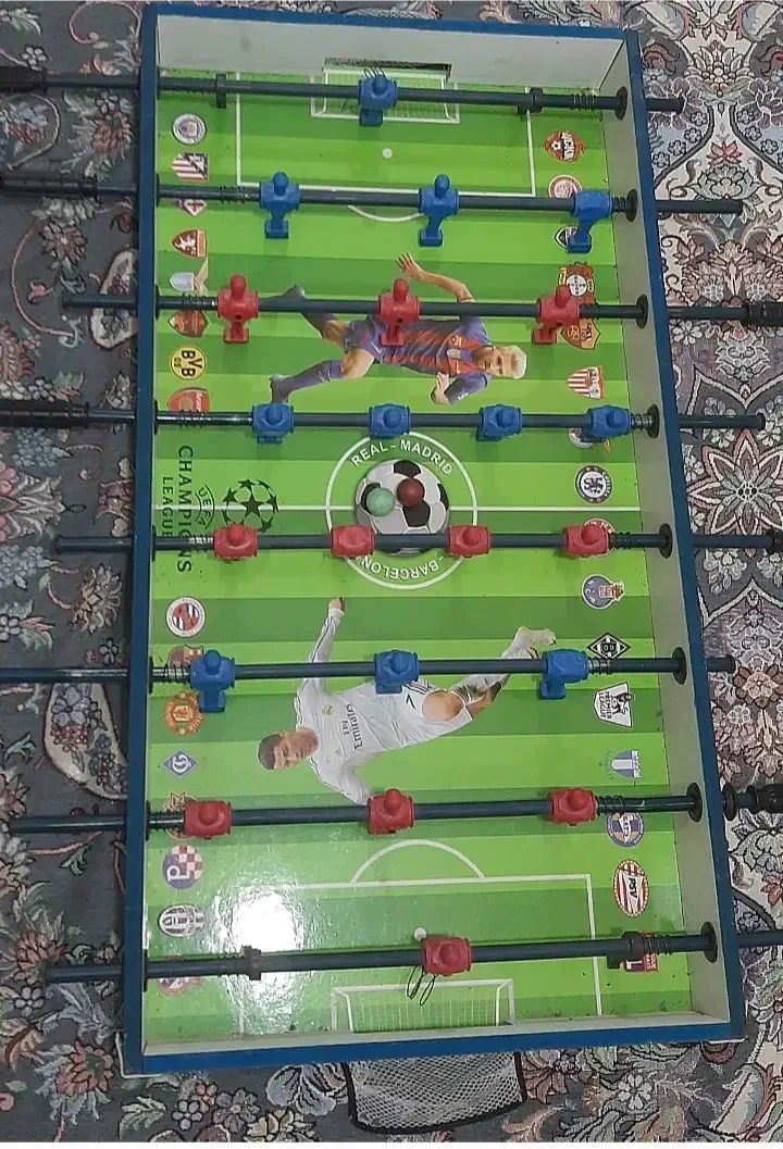 فوتبال دستی سایز بزرگ|کلکسیون و سرگرمی|نسیم‌شهر, |دیوار