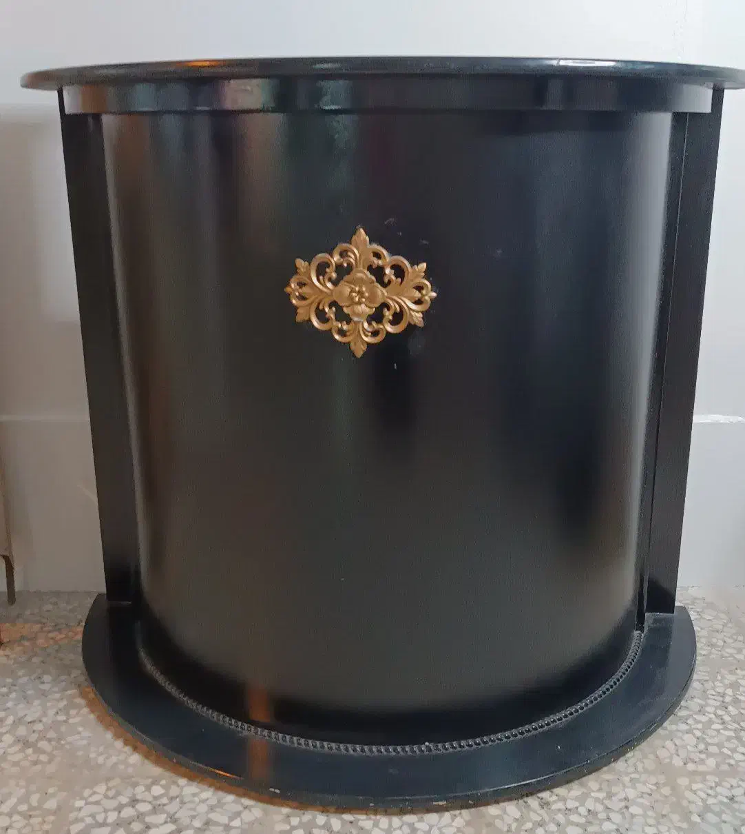 سرشور و میز پیشخوان|آرایشگاه و سالن‌های زیبایی|بزینه رود, |دیوار