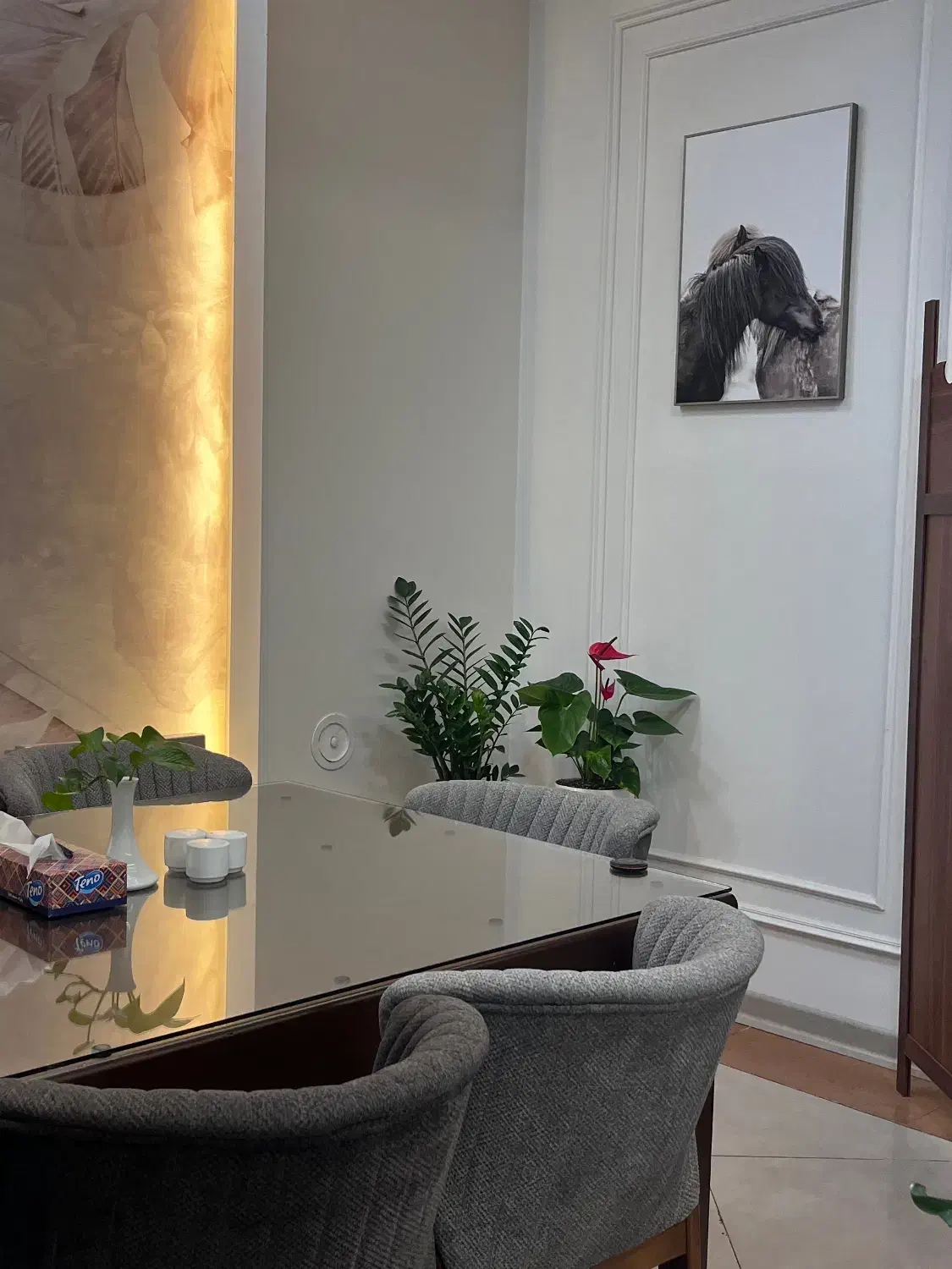 نیازمند نیروی سالن دار رستوران در بروجن|استخدام خدمات فروشگاه و رستوران|بروجن, |دیوار