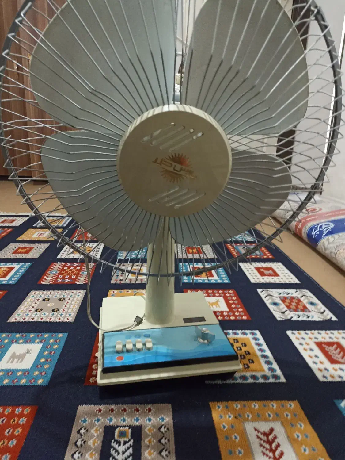 پنکه قدیمی سالم پارس خزر|پنکه و تصفیه‌کنندهٔ هوا|مشهد, کارده|دیوار