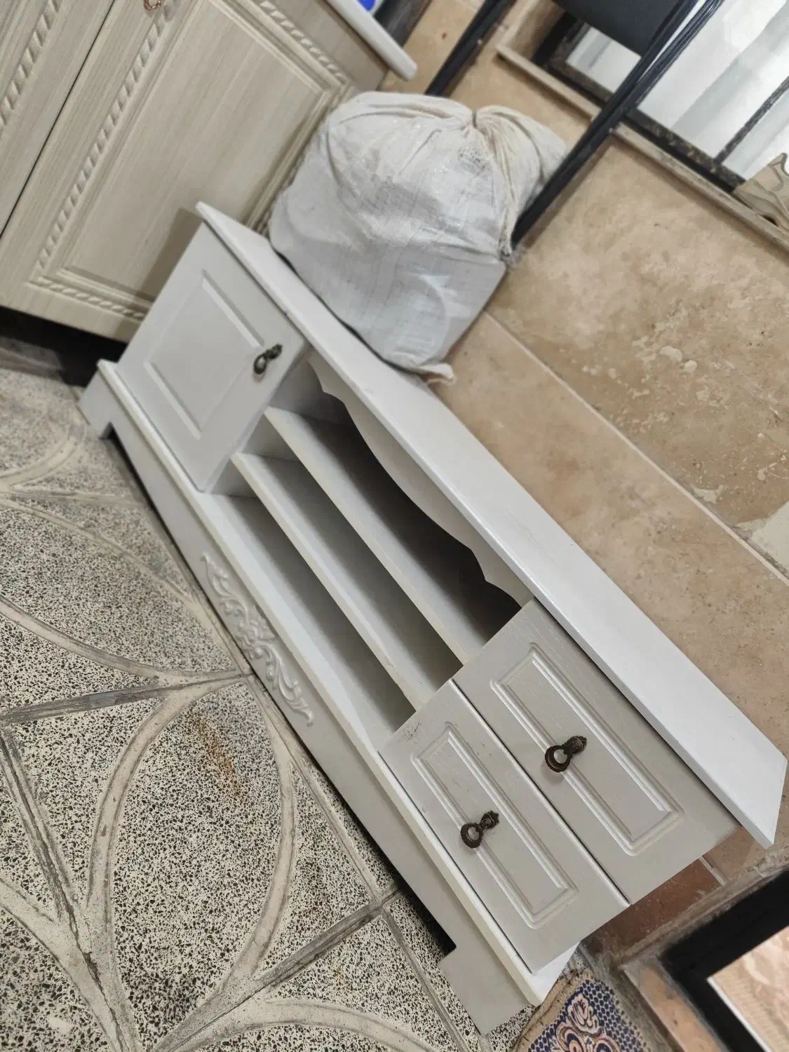 میز تلویزیون نونو|میز تلویزیون|ری, علایین|دیوار