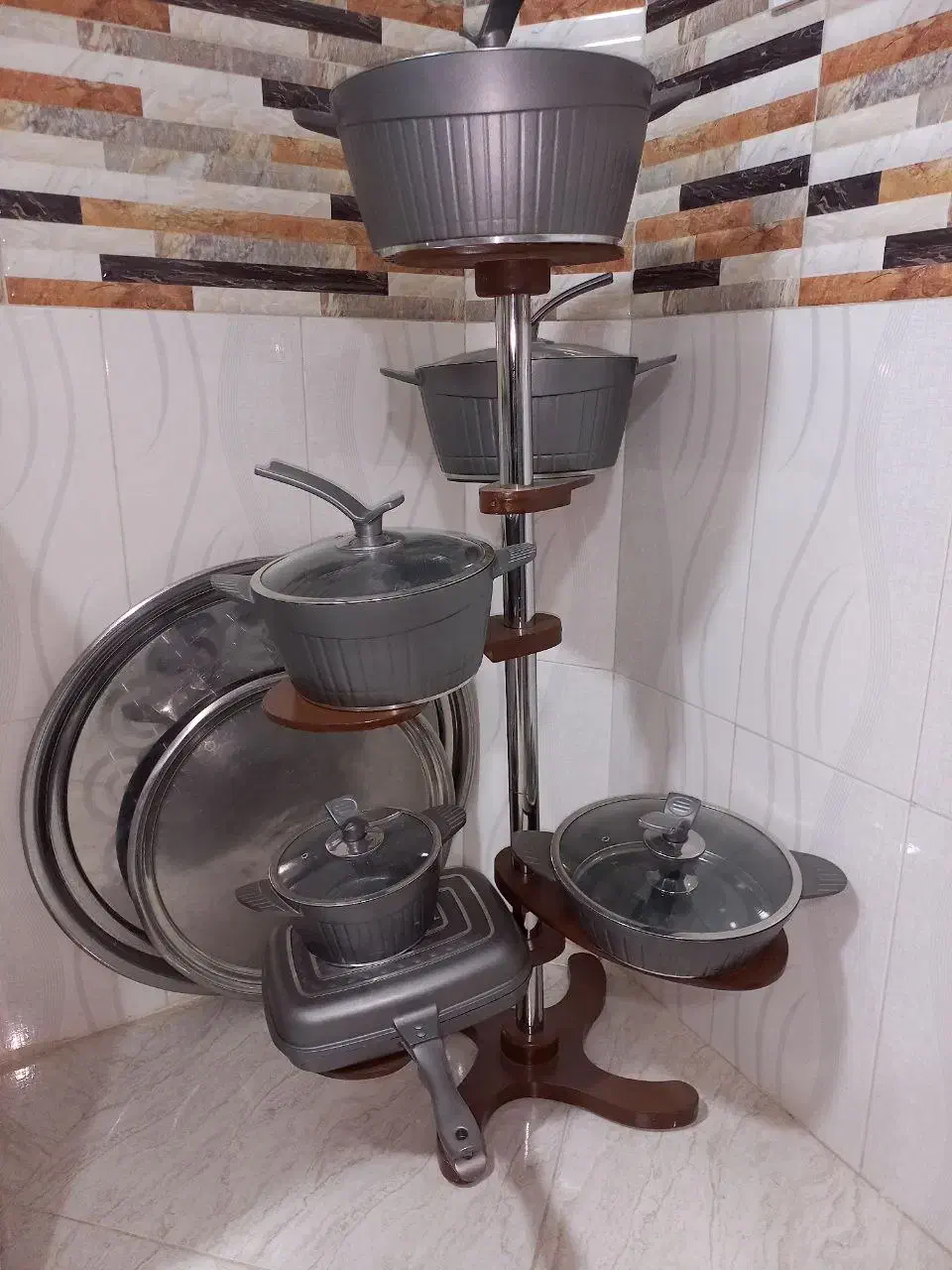 پایه قابلمه درحد نو|آبچکان و نظمدهنده ظروف|تربت جام, خیرآباد|دیوار