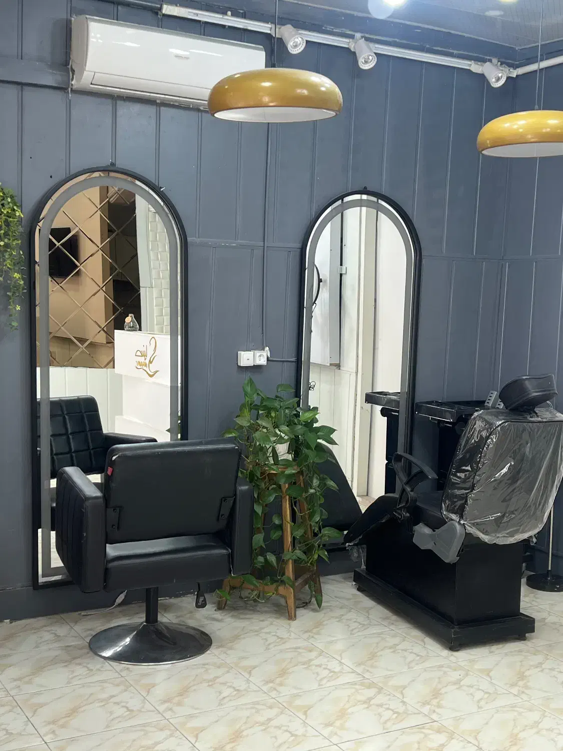 اجاره صندلی سالن زیبایی|خدمات آرایشگری و زیبایی|رشت, منظریه|دیوار