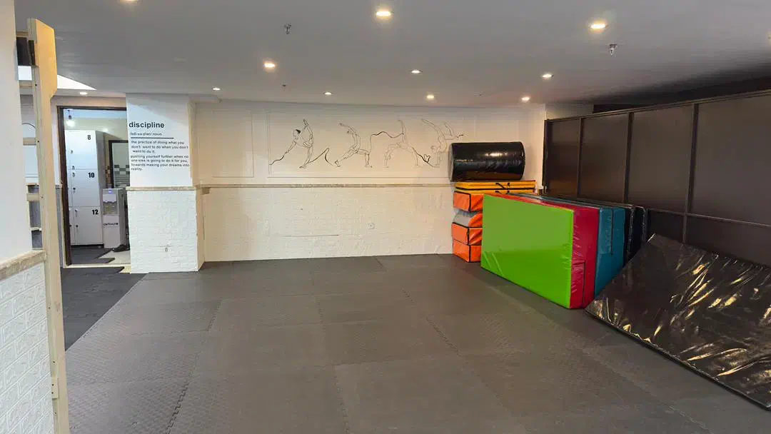 ۱۰۰ متر/۲ خواب/خوش نقشه/فوق العاده تمیز/برج‌باغ