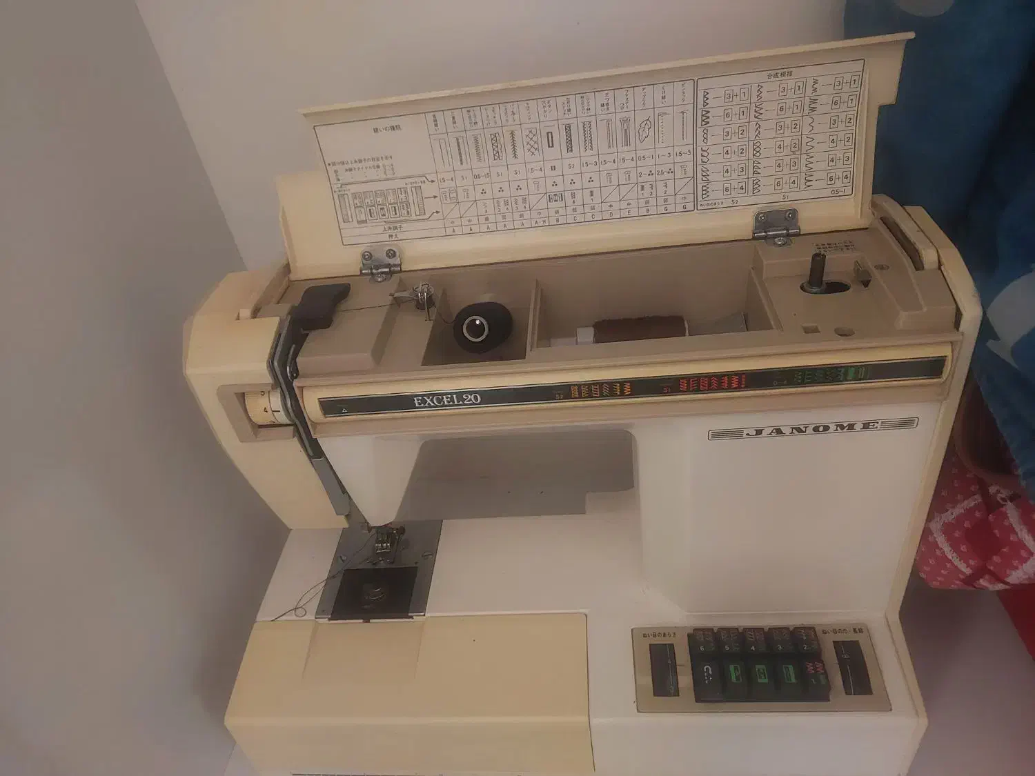 چرخ خیاطی ژانومه اصل گلدوزی عالی|چرخ خیاطی و ریسندگی|سرپل ذهاب, |دیوار