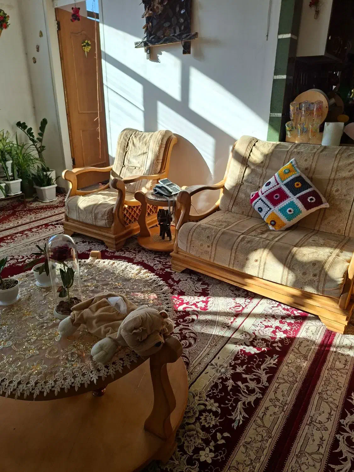 فروش مبل ۸ نفره وناهار خوری۴ نفره دست دوم|مبلمان خانگی و میز عسلی|شهرکرد, |دیوار