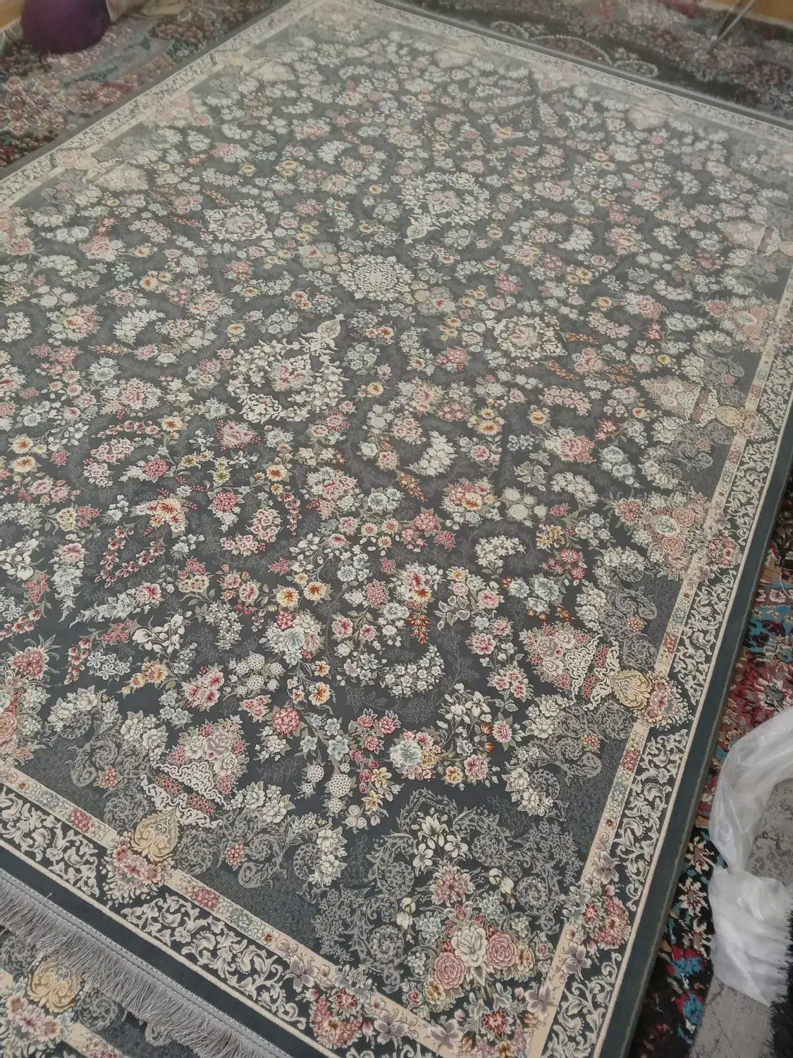 ۴ تا فرش ۹ متر ۱۲۰۰ شانه تراکم ۳۶۰۰ گلبرجسته پلمپ|فرش|خرمآباد, |دیوار