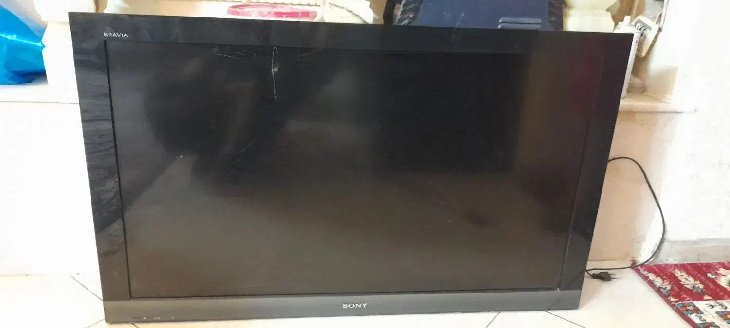 ۲ عدد شمعدانی قدیمی و یک تلویزیون ال سی دی ۴۰ اسنچ|تلویزیون و پروژکتور|ری, سیزده آبان|دیوار