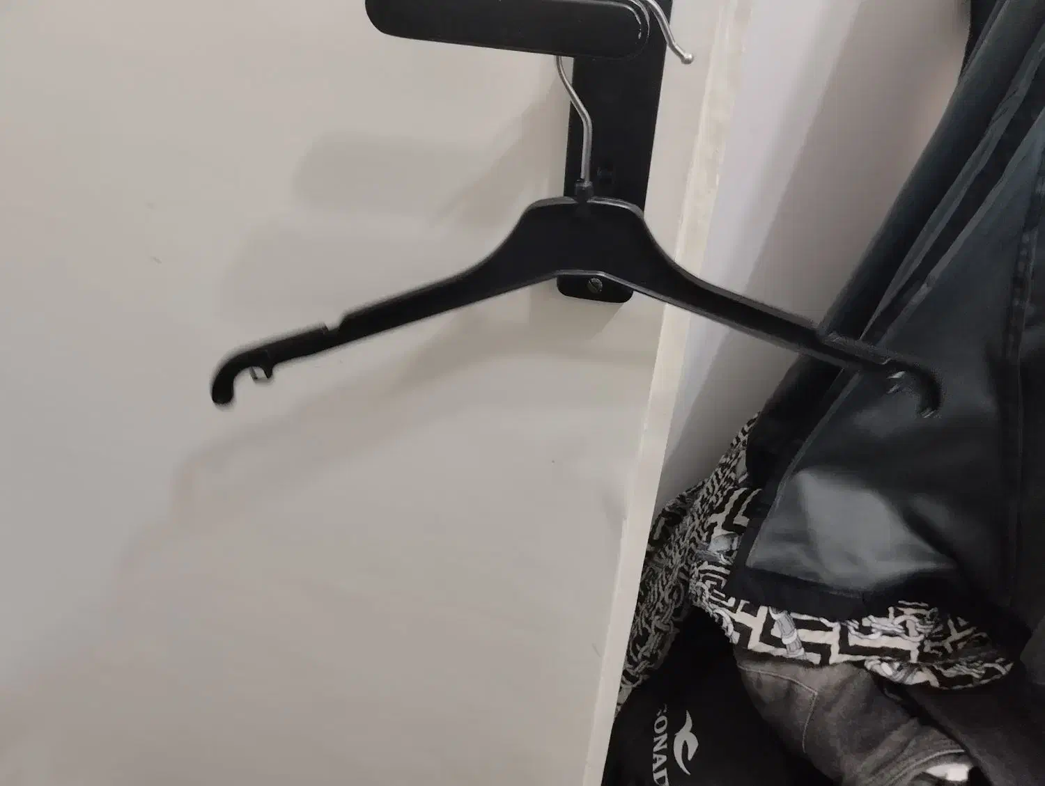 چوب لباسی|بندرخت و رخت‌آویز|رشت, جهاد|دیوار