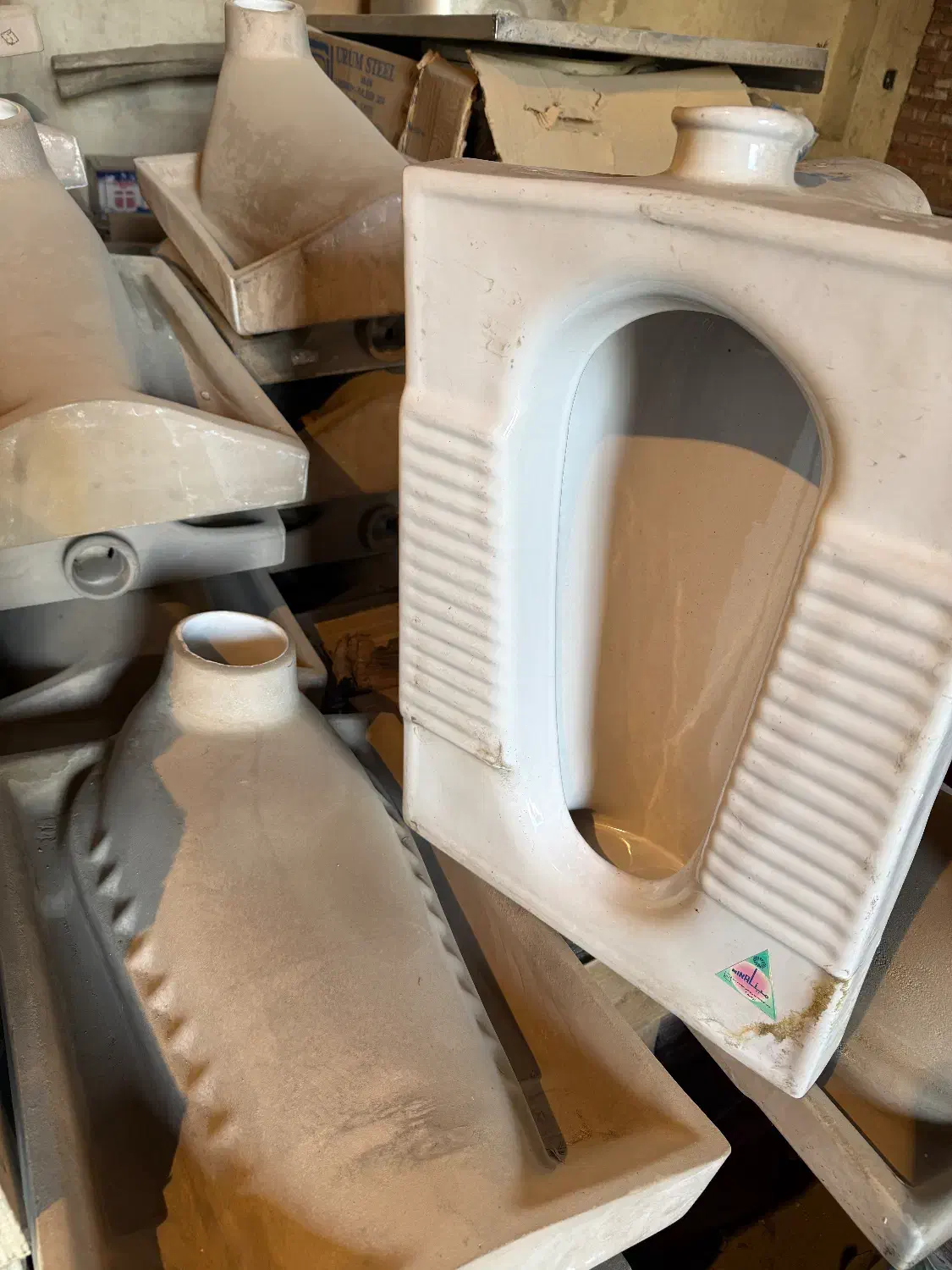 کاسه توالت سفید/رنگی درجه یک|لوازم سرویس بهداشتی|ارومیه, |دیوار