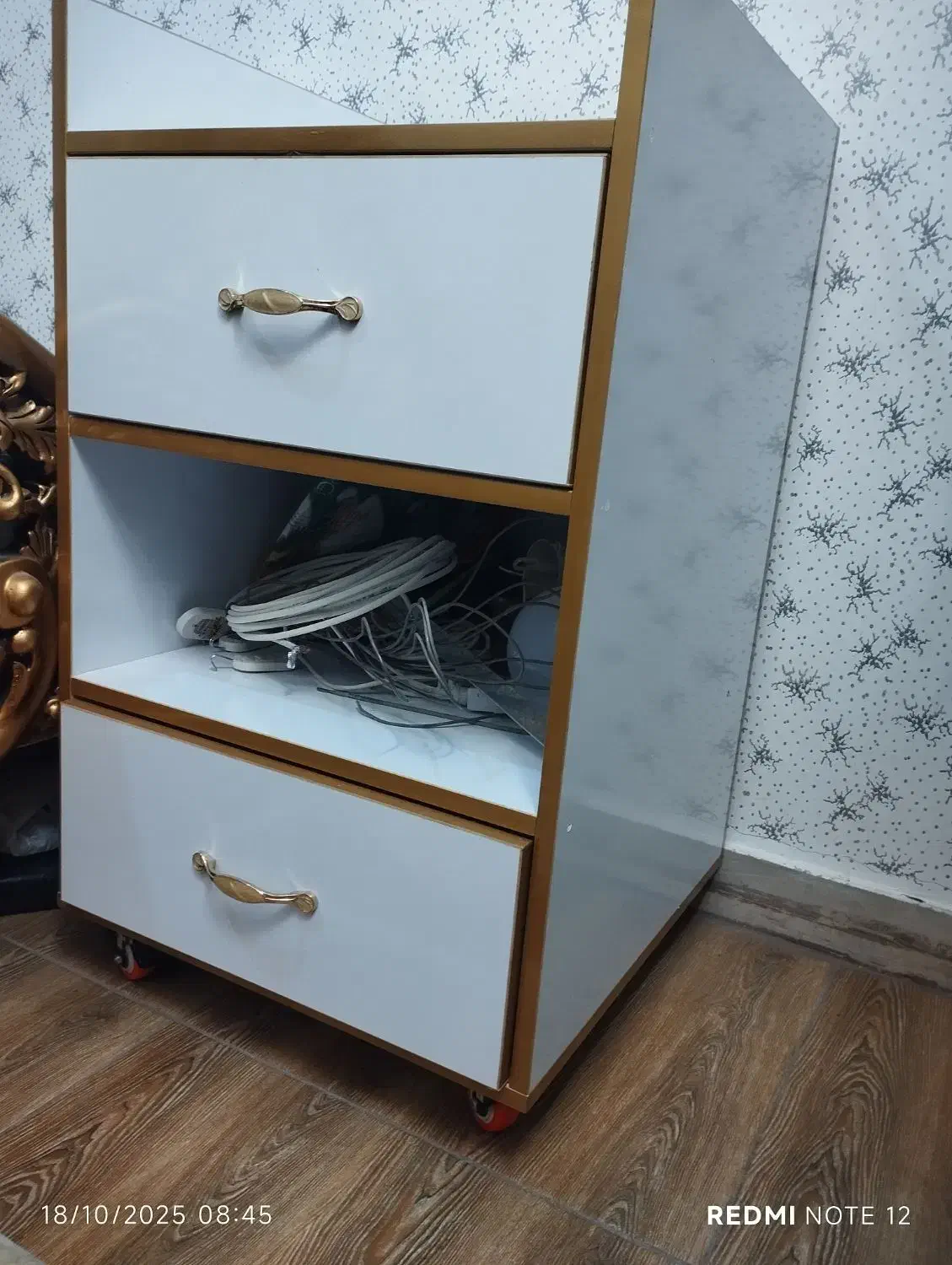 تجهیزات ارایشگاه|آرایشگاه و سالنهای زیبایی|ملایر, |دیوار